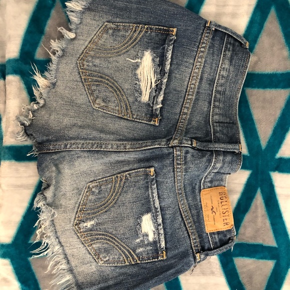 Hollister High-Waisted Shorts - Picture 2 of 5